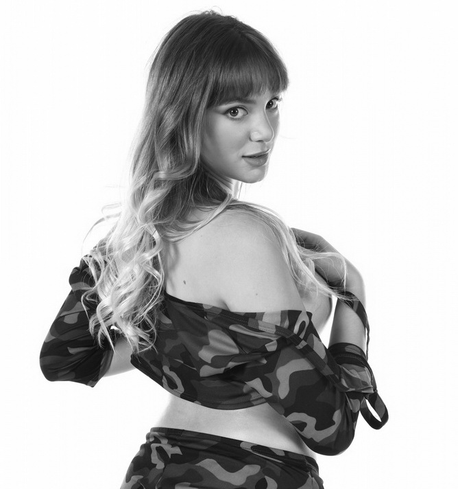 Paola Hard videos and pics
